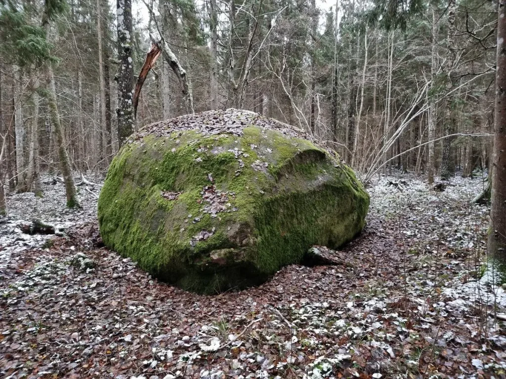 Jušulejas dižakmens. 2023. gada novembris.