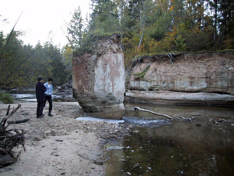 Gulbju iezis un klintssala. 2000. gada oktobris.
