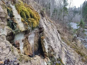 Vizuļu ieža ūdenskritums, apakšējā pakāpe. 2025. gada novembris.