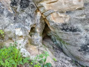 Ramātu klinšu trešā ala. 2025. gada maijs.