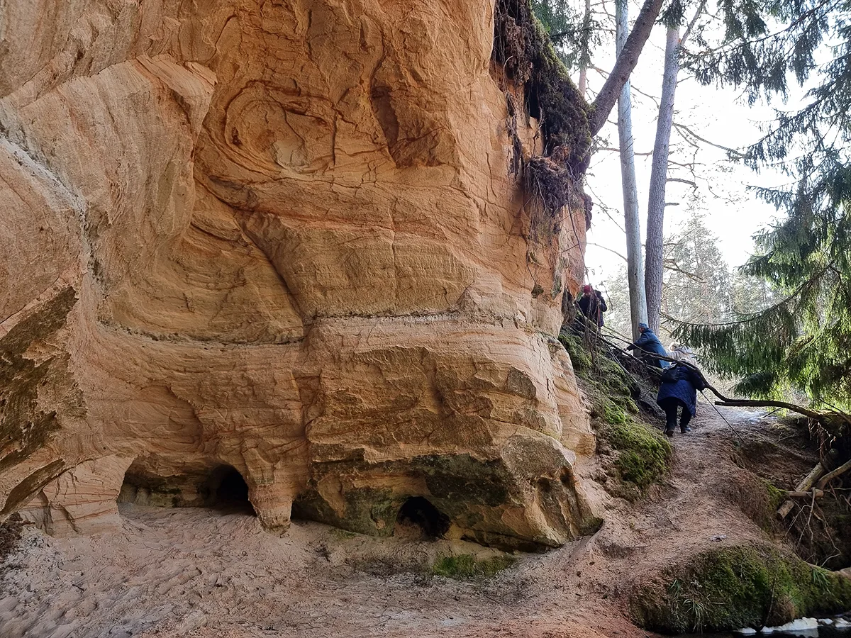 Nebraukšu iezis un daži apmeklētāji. 2026. gada marts.
