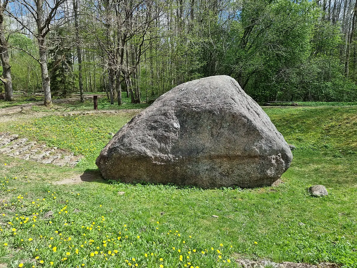 Dižakmens "Šilales kūlis". 2026. gada maijs.
